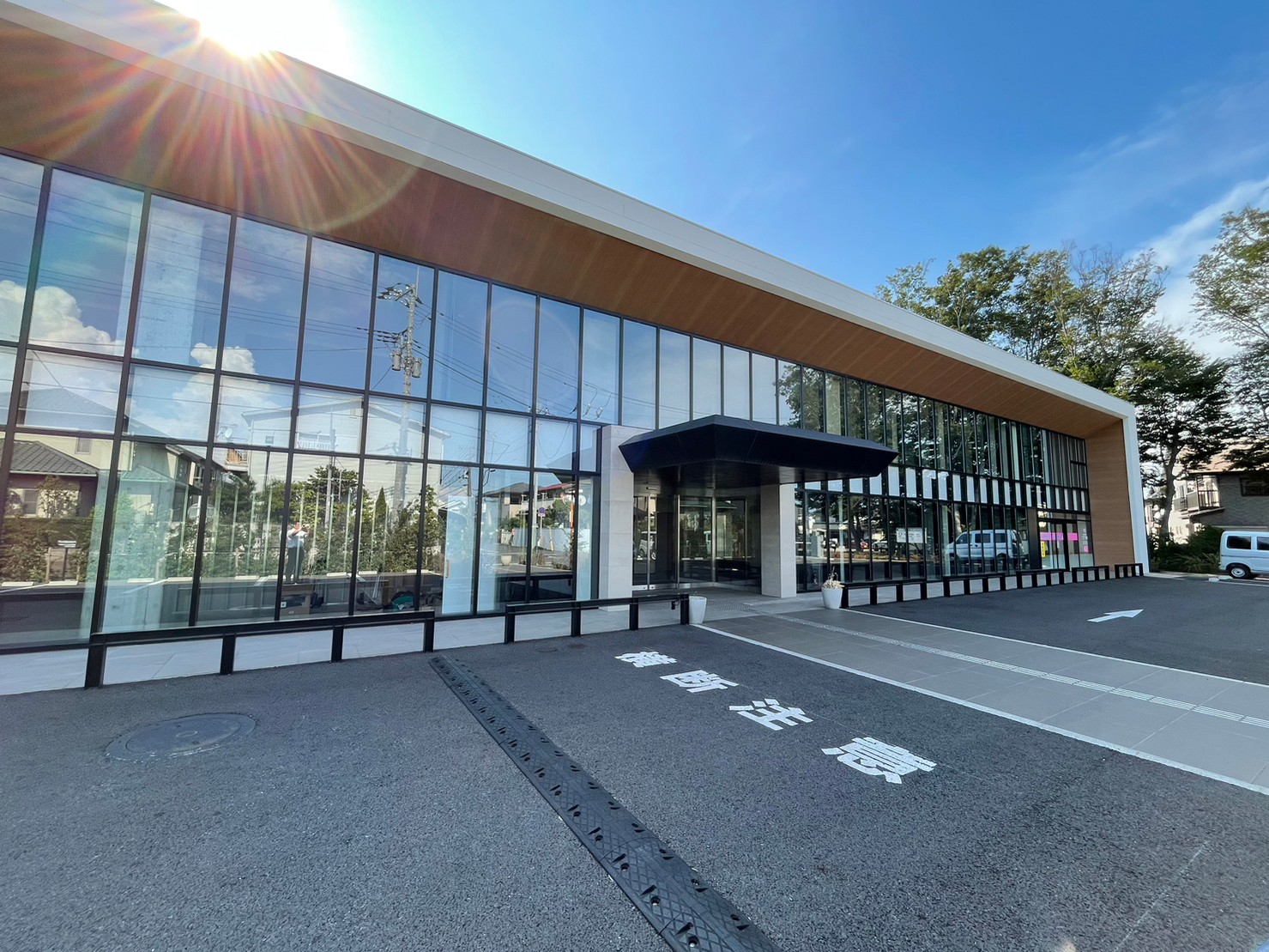 施設のスライド2